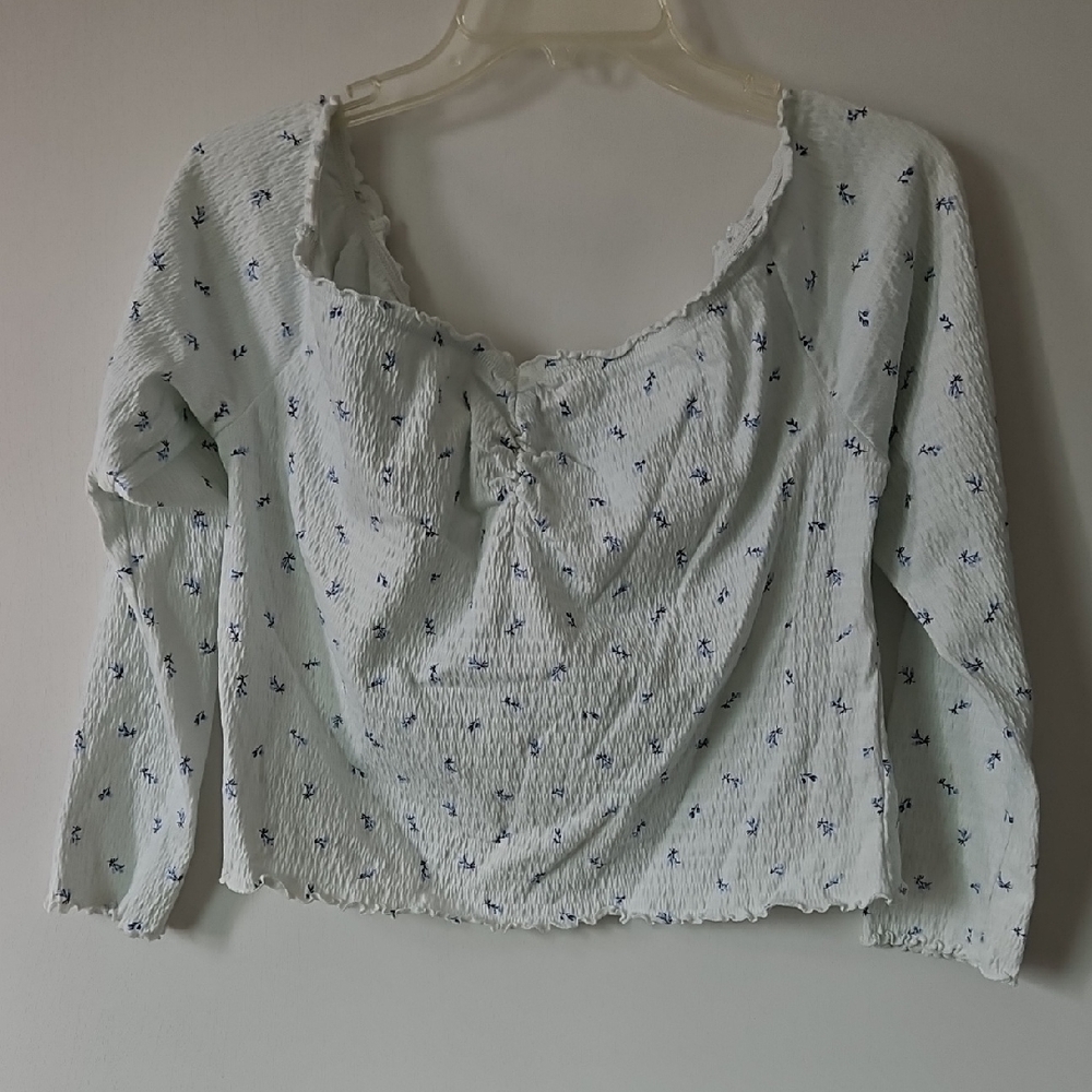 Arizona Jean Company White and Blue Floral Blouse